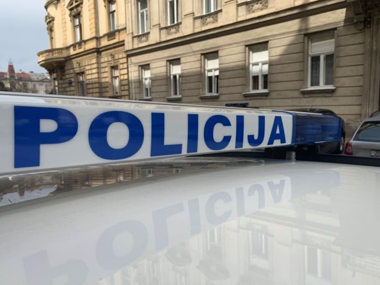 Policija traži počinitelje: Mladiću nestao novčanik, 26-godišnjakinji ukraden skuter vrijedan tisuće eura