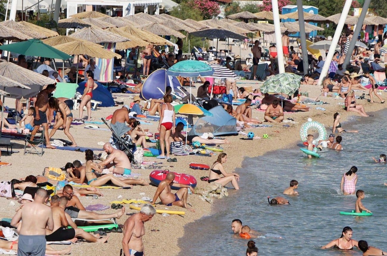 Ova popularna dalmatinska plaža danas je bila prepuna! Znate li gdje se nalazi?