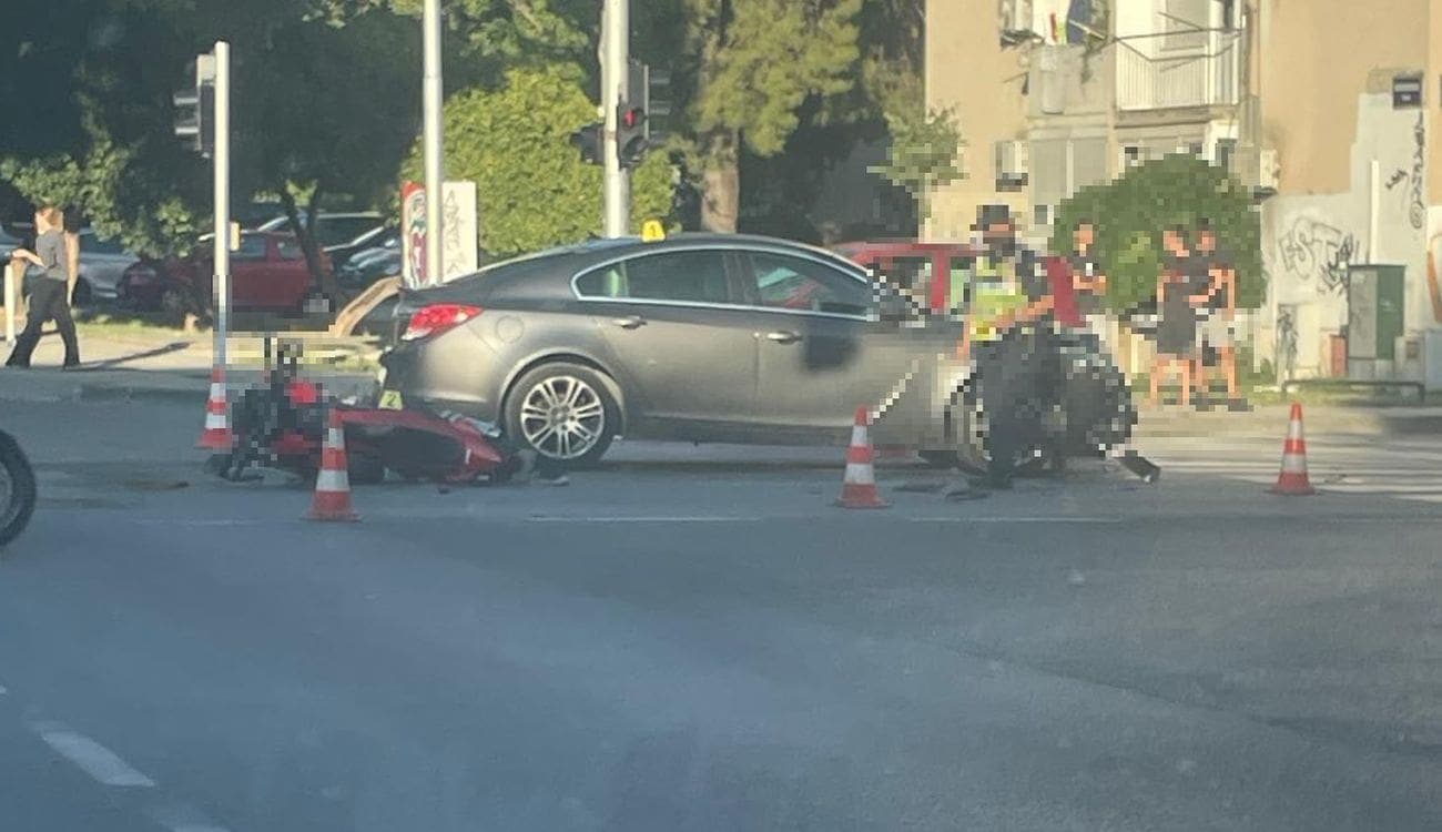 Motociklist ozlijeđen u sudaru u Splitu, prevezen u bolnicu