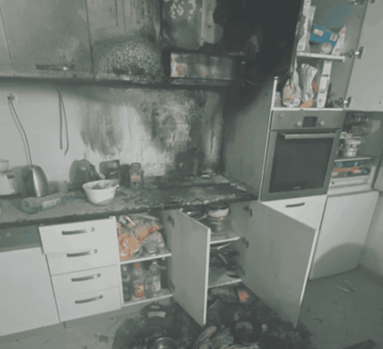 VIDEO Požar u obiteljskoj kući u Podstrani. Zapalilo se ulje tijekom kuhanja
