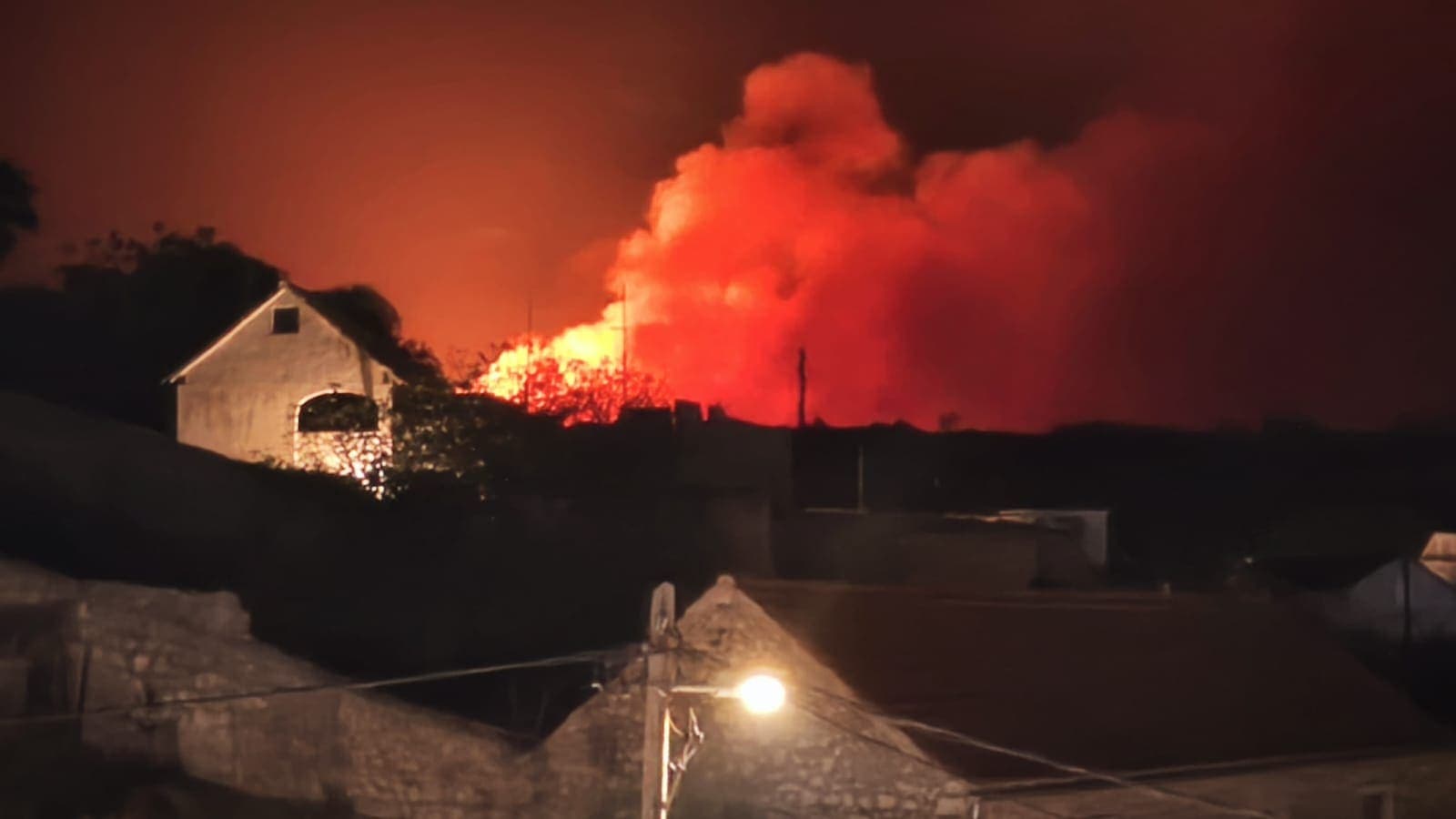 Naselje na Braču spasila odluka vatrogasnog zapovjednika: "Time je spriječio prebačaj požara"