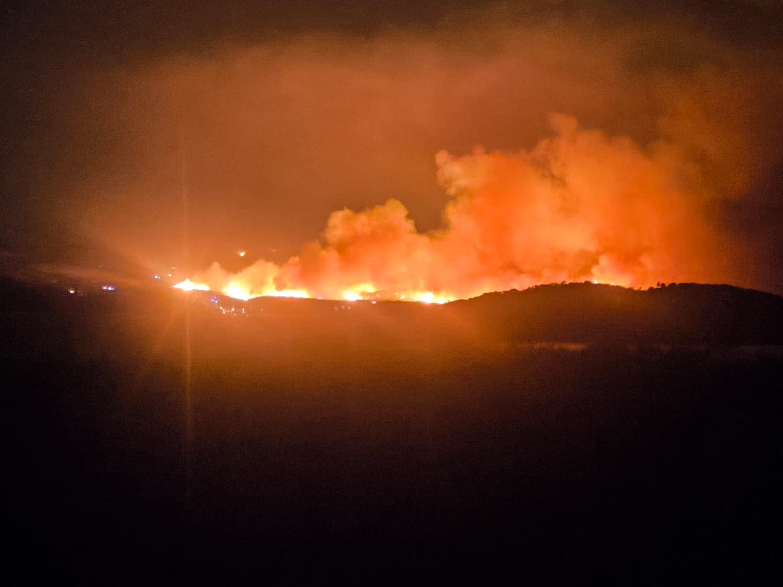 Vatrena stihija na Braču ide prema Milni. Situacija nije dobra