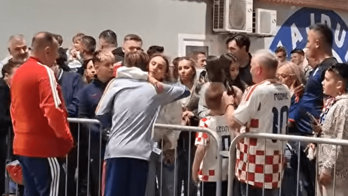 VIDEO Modrić nakon poraza otišao u zagrljaj rodbini iz Zadra