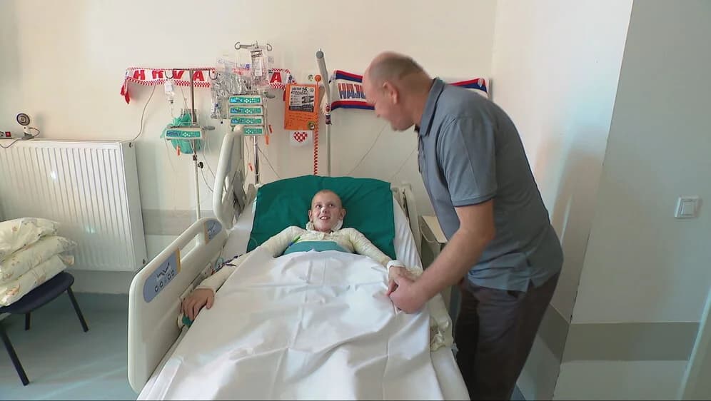 Petnaestogodišnji Roko koji je na Osojniku stradao od strujnog udara čudesno se oporavlja. Pravi je junak, kažu liječnici