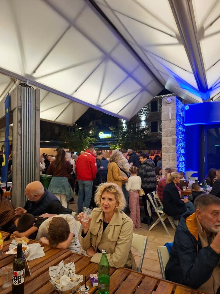 Puna placa večeras u Gružu – na PLACe Marketu se dobro jede i zabavlja