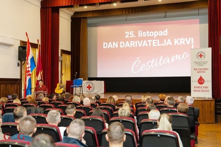 Crveni križ Otočac dodijelio priznanja dugogodišnjim darivateljima krvi