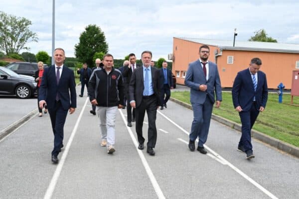 Pitomača sve bliže jednosmjenskoj nastavi: Jandroković obišao radove na novoj školi i trodijelnoj dvorani
