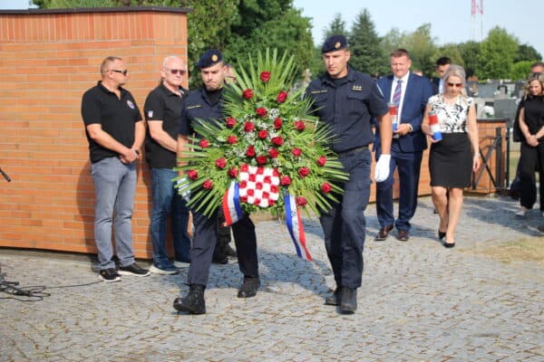 Virovitica obilježava 792. rođendan: Polaganjem vijenaca odana počast poginulim braniteljima i civilima