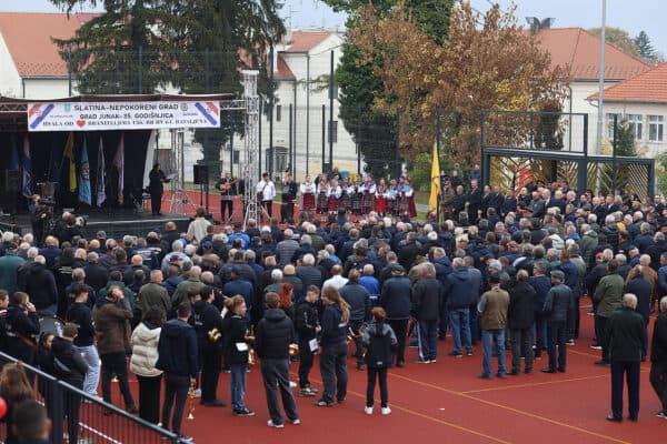 Središnja svečanost obilježavanja 35. obljetnice 136. slatinske brigade HV-a: Postrojili se nekadašnji suborci