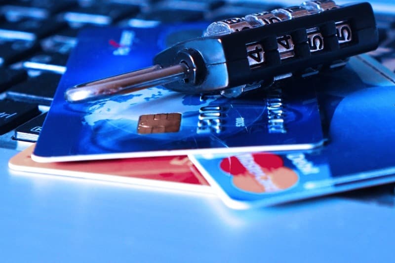 Apel za oprez: Online prevare sve učestalije, umirovljena ravnateljica vodičke knjižnice postala žrtvom