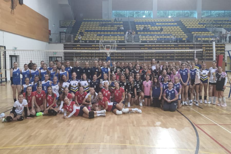 Tri medalje u Opatiji, pa pobjeda na Ugljanu: Odbojkašice Vodica uspješno krenule u novu sezonu