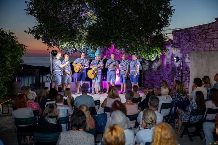 Večeras, 24.6., u Vrsaru počinju Serenade na vidikovcima: Čeka vas koncert Roženica