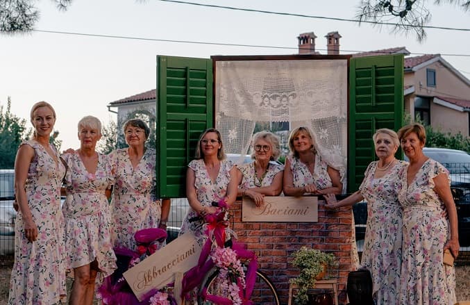 Kaštelir na jednu večer postao mala Italija: Pod zvijezdama odzvanjali bezvremenski hitovi i romantika