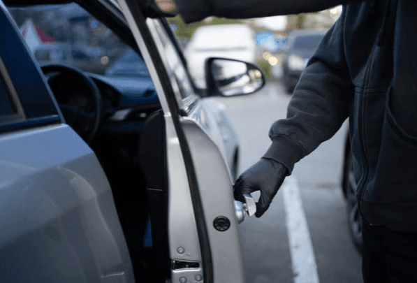 Netko je ukrao BMW njemačkih registracija u Savskoj Vesi