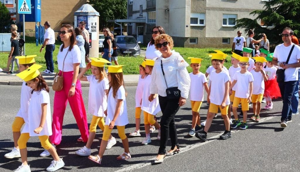 Mali maturanti Cvrčka uz mimohod i pjesmu oprostili se od vrtića