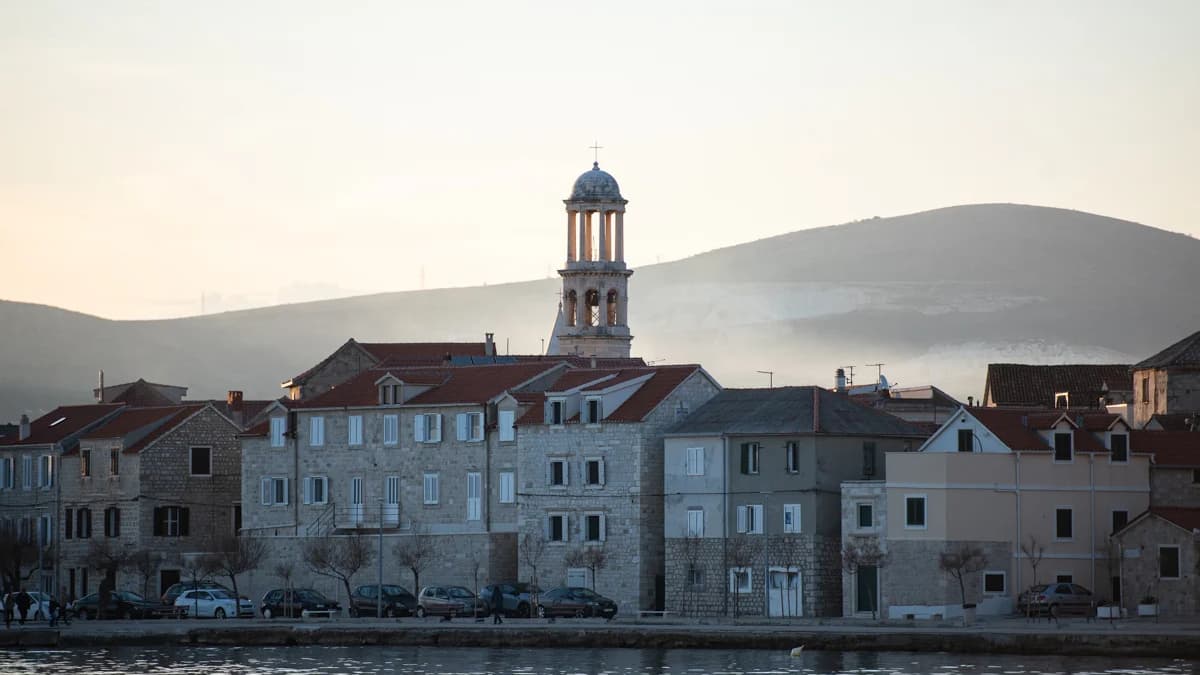 DHMZ: Promjenjivo oblačno, u Dalmaciji mogući pljuskovi s grmljavinom