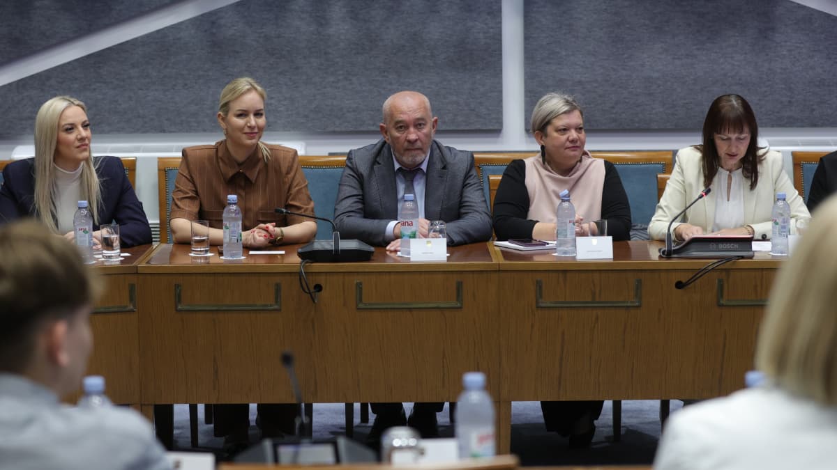 Odbor za mlade: U Hrvatskoj se roditeljski dom napušta s prosječno 31,5 godina