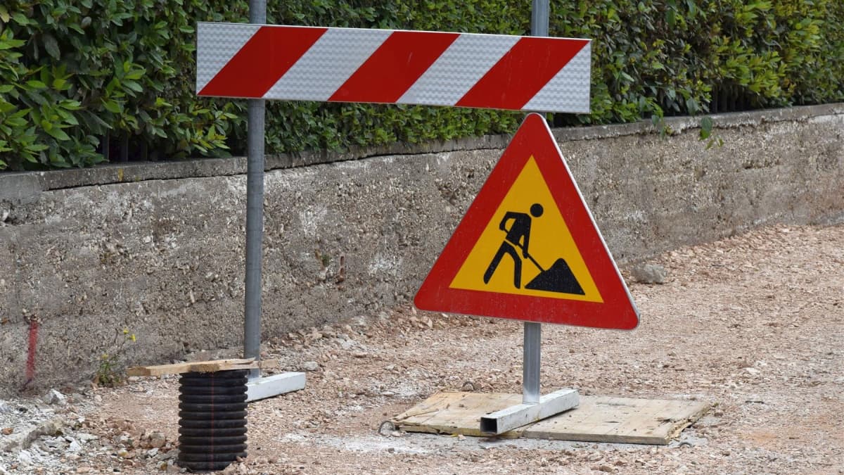 Radovi na nogostupu i raskrižju kod novog Doma zdravlja