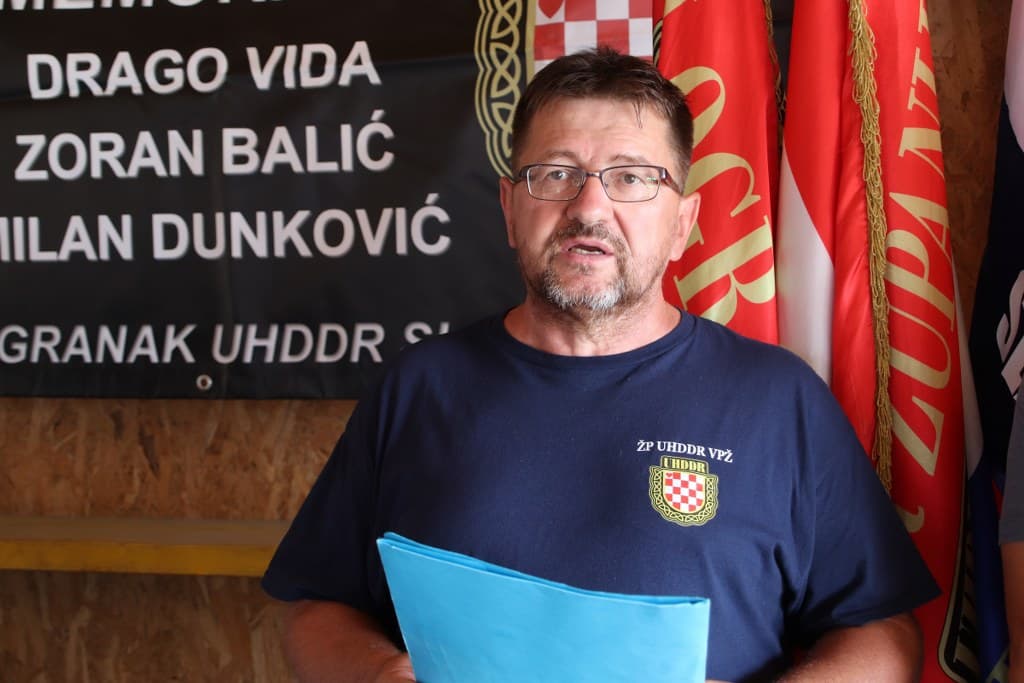 Foto: U Sladojevcima održan 9. Memorijal u sjećanje na poginule hrvatske branitelje Dragu Vidu, Zorana Balića i Milana Dunkovića