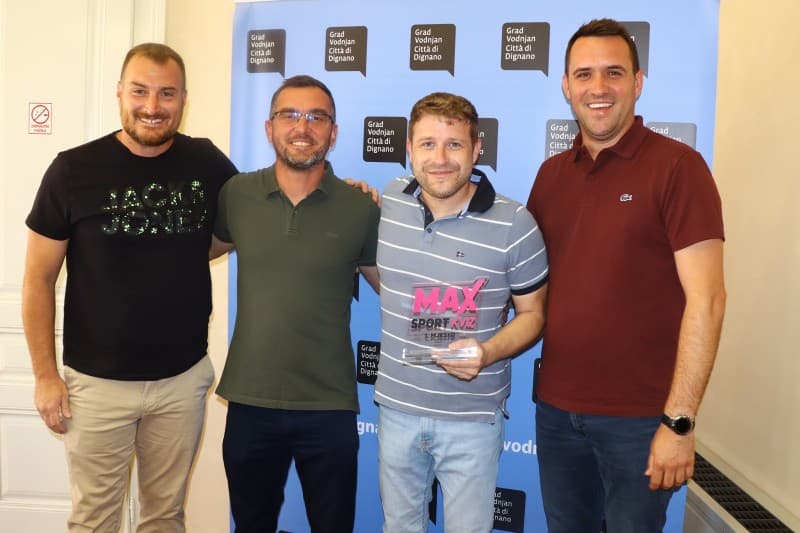 Gradonačelnik Vodnjana primio prvake nogometnog MAXSport kviza, ekipu “Pere” iz Vodnjana