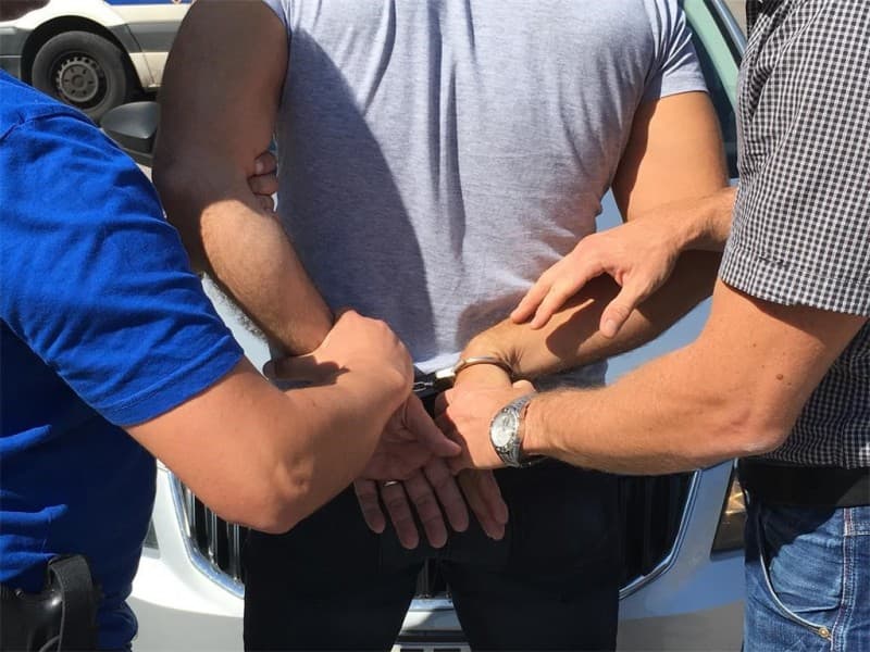 18-godišnjak bježao policiji pa odbacio ruksak s više od pola kilograma marihuane
