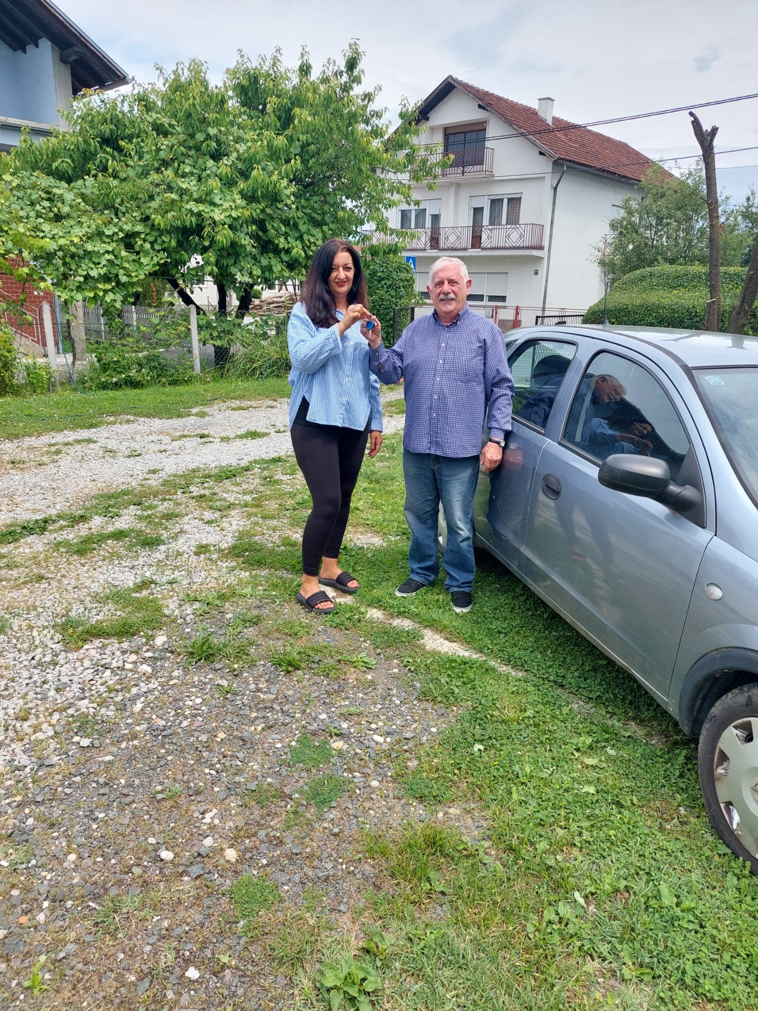 Kako bi lakše mogla pomagati potrebitima darovali joj auto